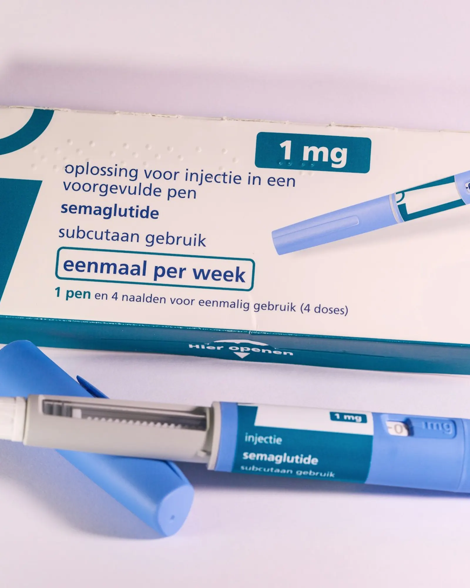 A semaglutide injection pen beside its box
